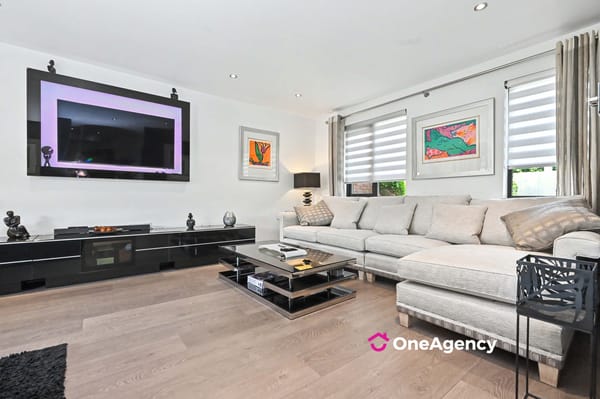 Alderley Rise, Burslem, Stoke-on-Trent, Staffordshire ST6 3EN