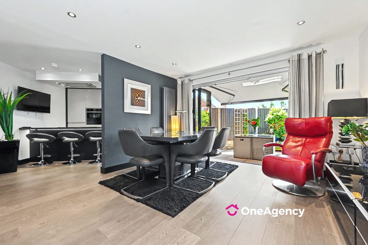 Alderley Rise, Burslem, Stoke-on-Trent, Staffordshire ST6 3EN