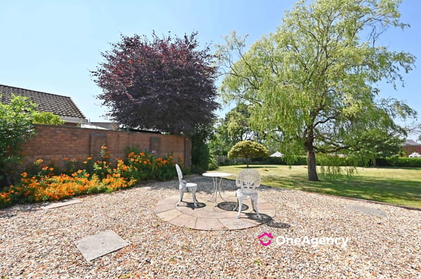 Kingsclere Grove, Sneyd Green, Stoke-on-Trent, Staffordshire ST1 6HQ
