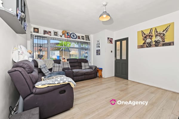 Wrenbury Crescent, Berry Hill, Stoke-on-Trent, Staffordshire ST2 9LA