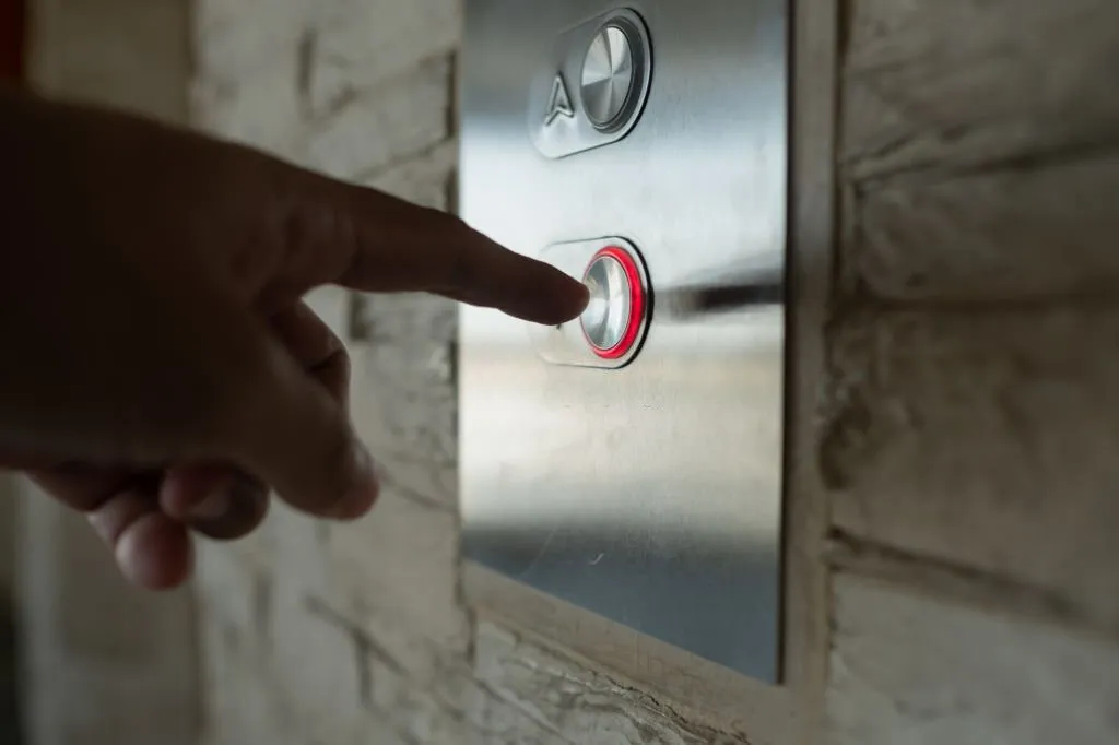 Utilizando el elevador residencial