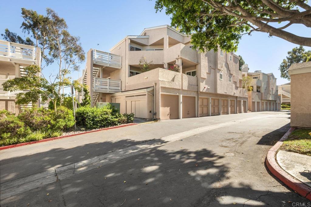 7048 Camino Degrazia