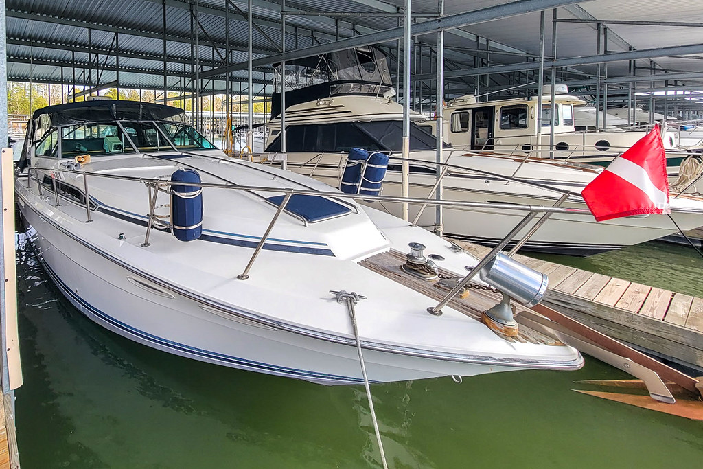 Sea Ray 340 Express Cruiser