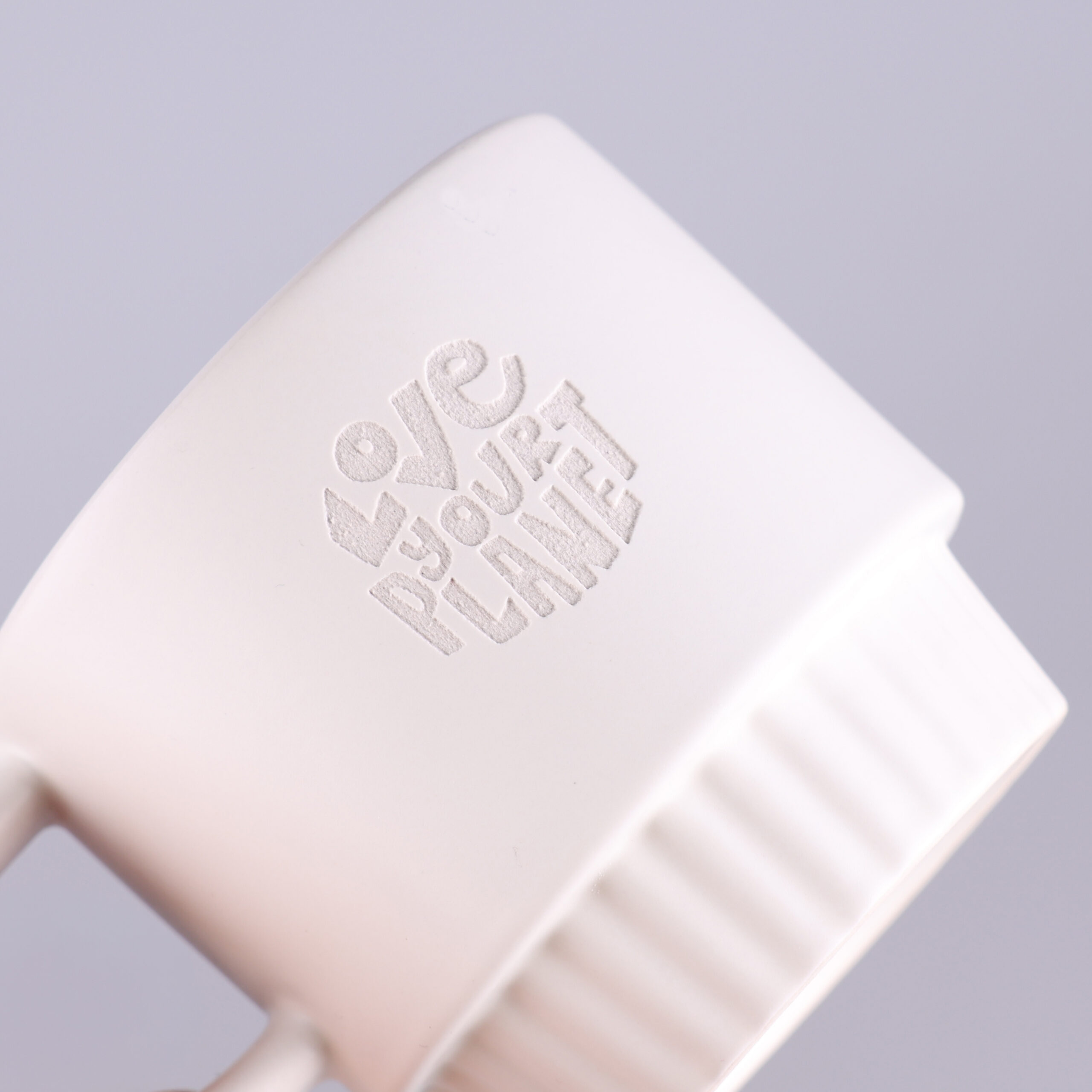 Keramična skodelica 300 ml off white z logotipom