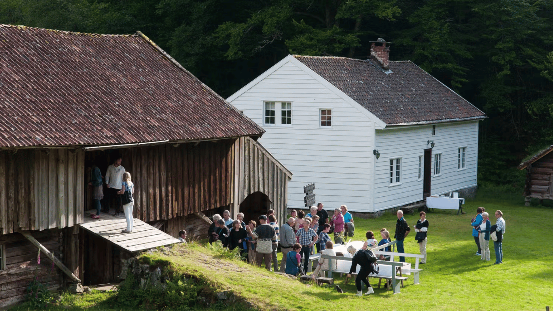 Jente utanføre Kolbeinstveit
