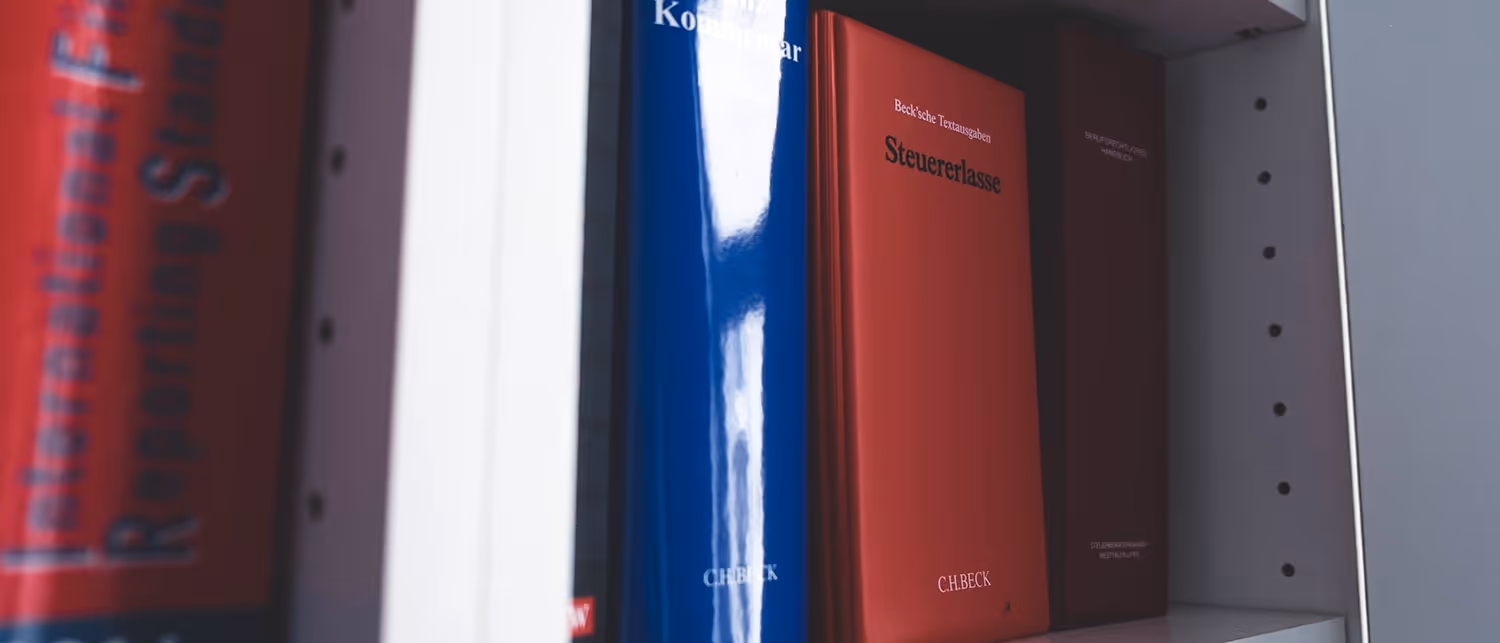 Steuer Lektüre bei Kock Hellmold Steuerberatung