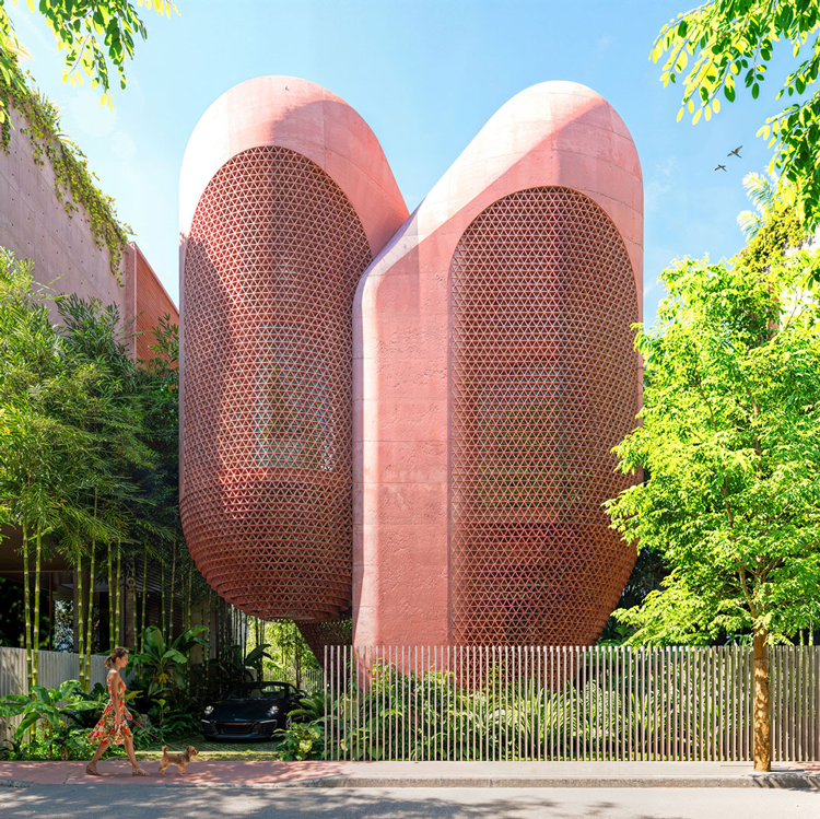 The Miami Beach House is constructed as a series of platformed spaces that continuously step upward within a tropically climatized shell. Continuing the structural experiments of the Metabolist movement, thirteen modular concrete platforms branch from two vertical cores.