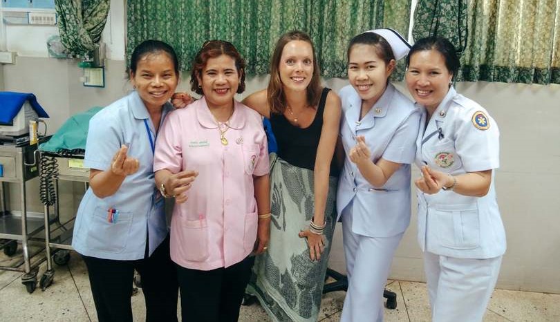 An international travel nurse posing with other nurses