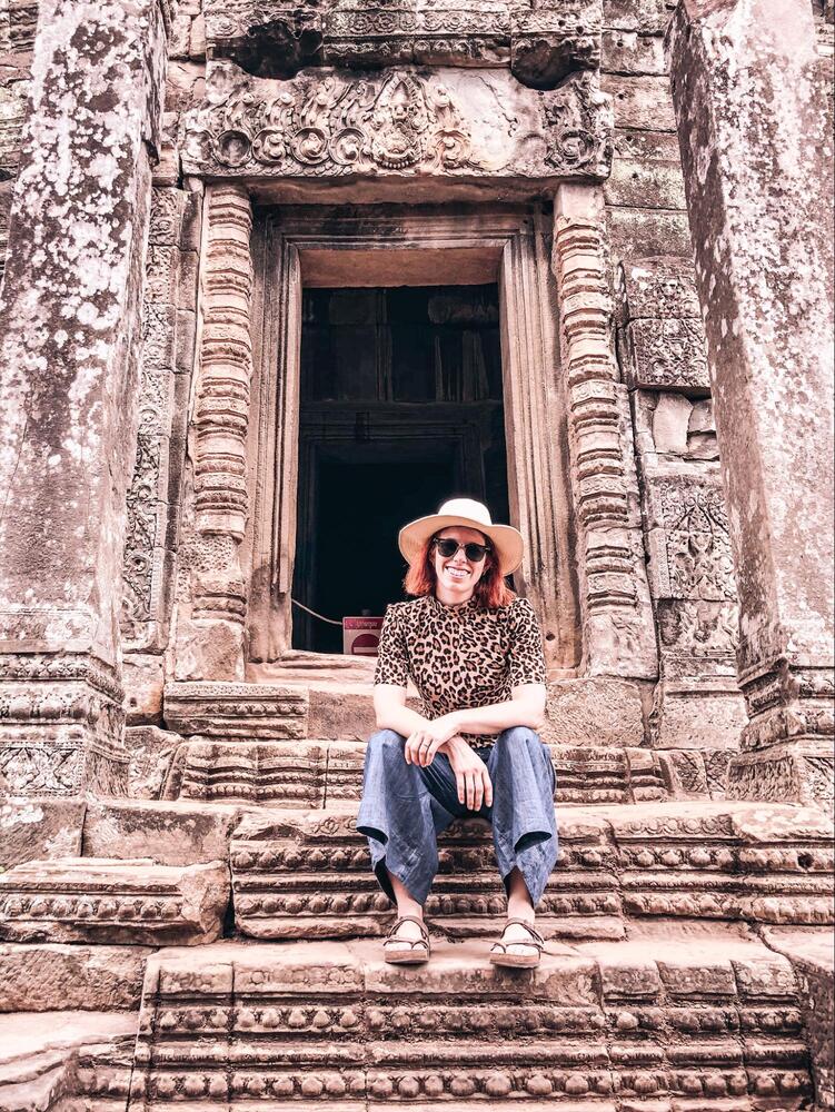A life coach working as a digital nomad, exploring Angkor Wat during the day