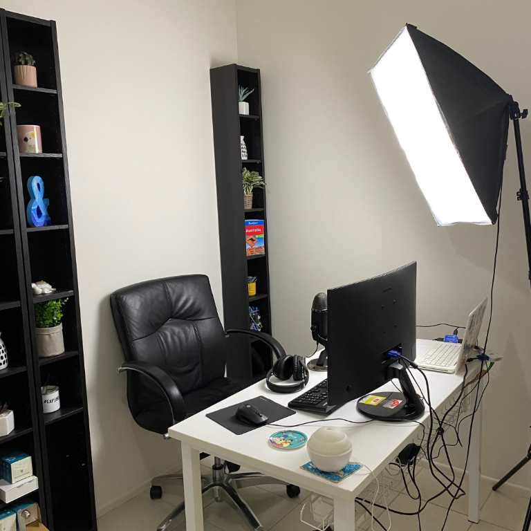 a behind the scenes look into an online teacher's classroom