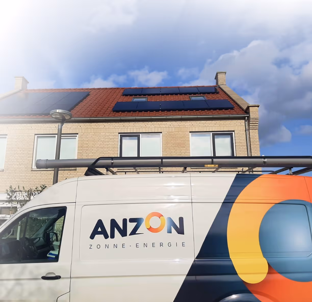 Anzon bus bij afgerond zonne-project