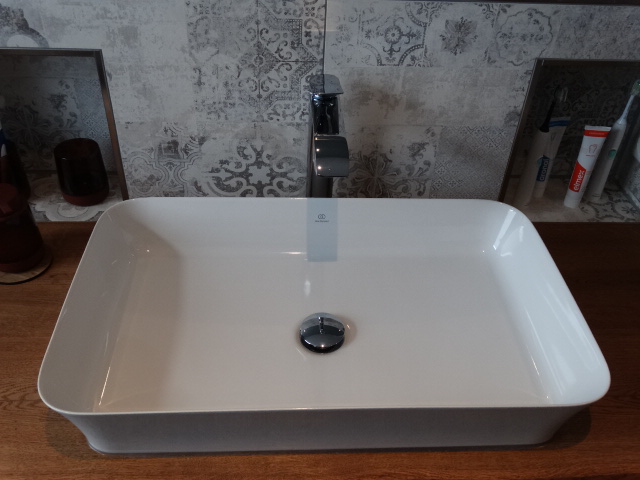 Cleveres Badezimmer mit vielen Extras – Nachher Bild 4
