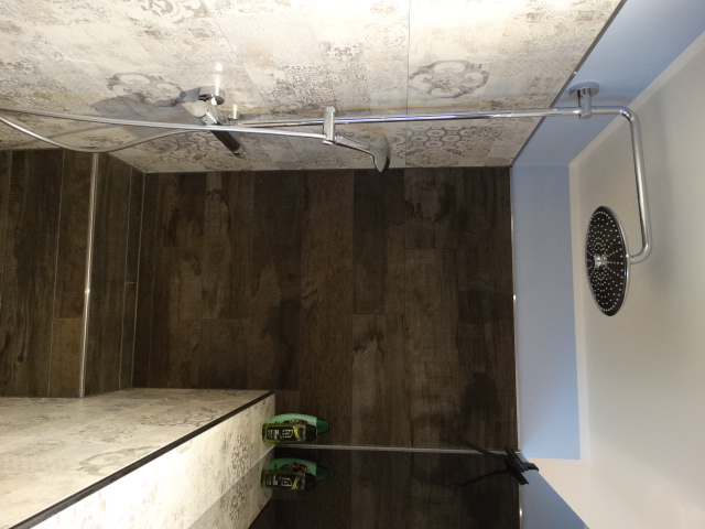 Cleveres Badezimmer mit vielen Extras – Nachher Bild 5