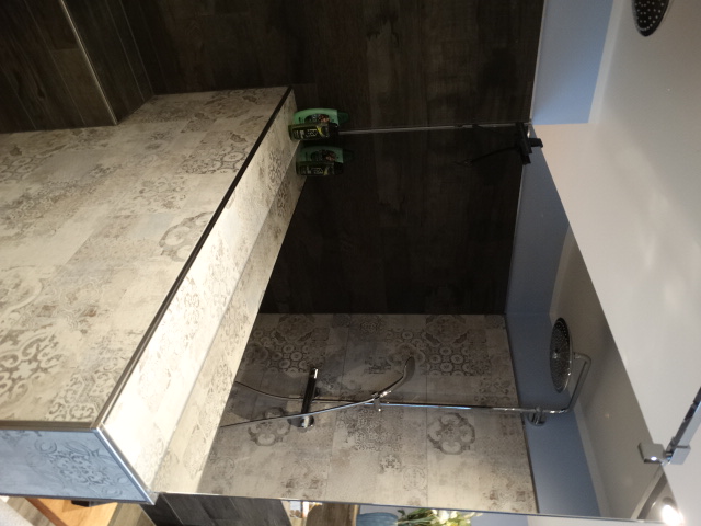 Cleveres Badezimmer mit vielen Extras – Nachher Bild 6