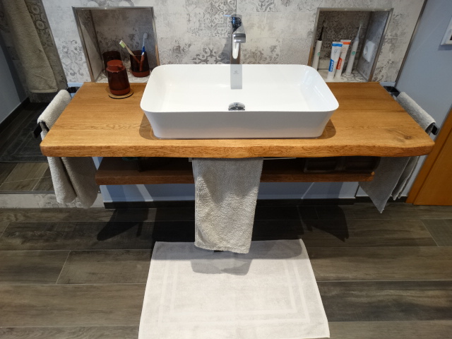 Cleveres Badezimmer mit vielen Extras – Nachher Bild 1