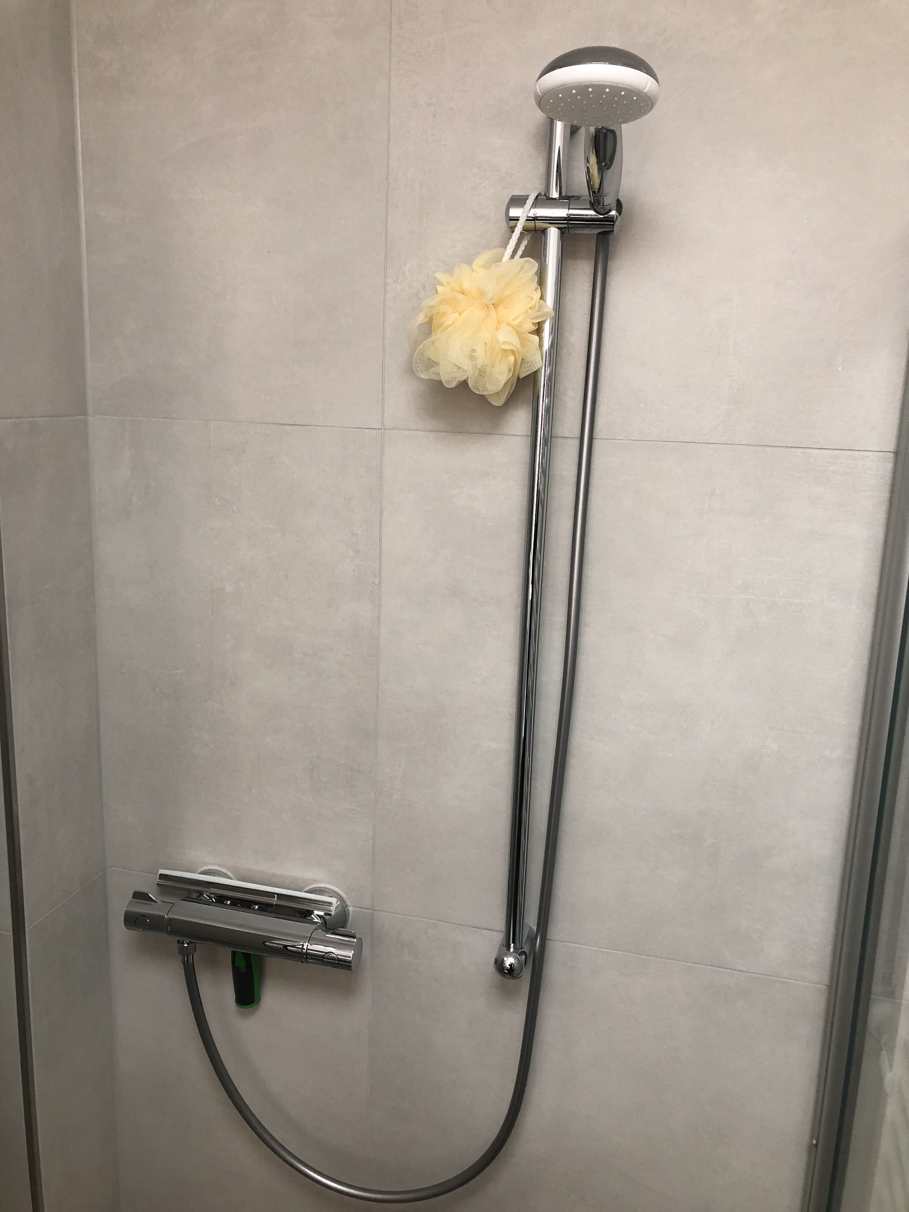 Modernisierung eines kleinen Bades in Duisburg – Nachher Bild 6