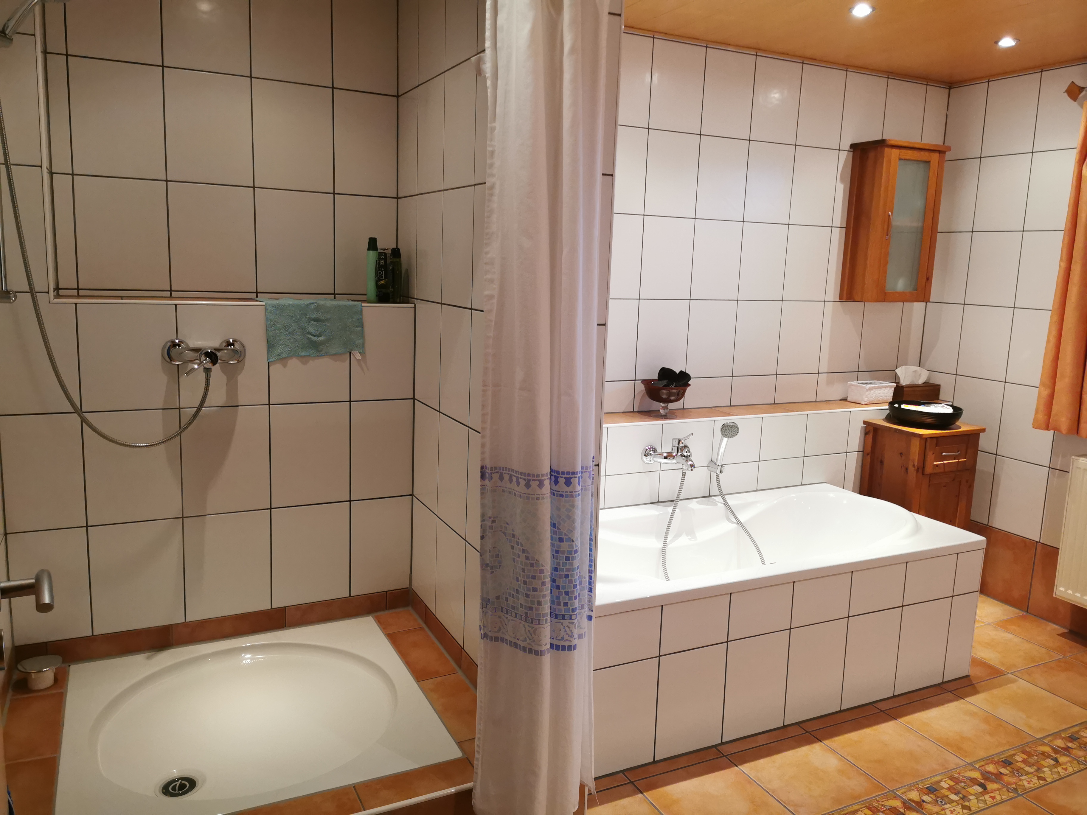 Cleveres Badezimmer mit vielen Extras – Vorher Bild 5