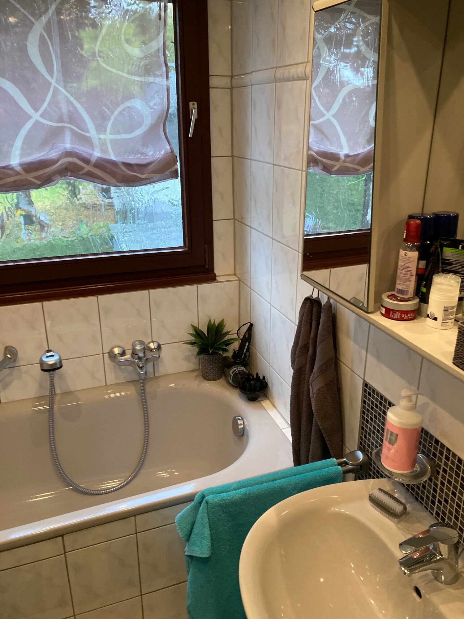 Umbau eines Bades zur Vergrößerung der Dusche in Rheinberg – Vorher Bild 3