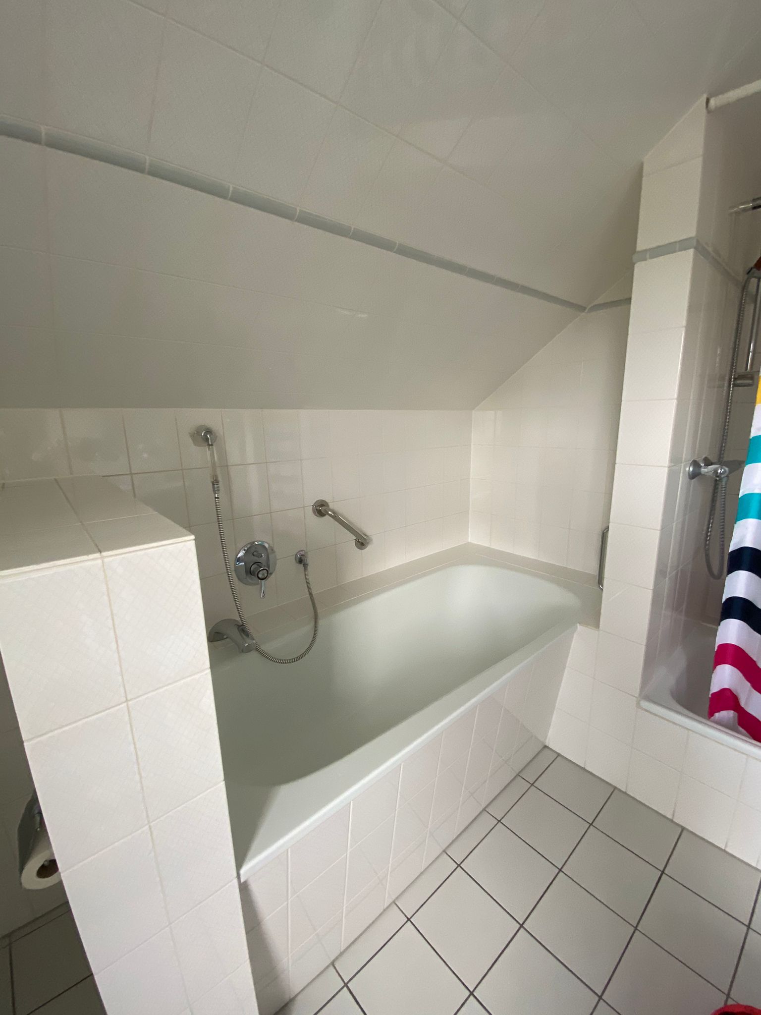 Behindertengerechtes Badezimmer in Moers – Vorher Bild 1