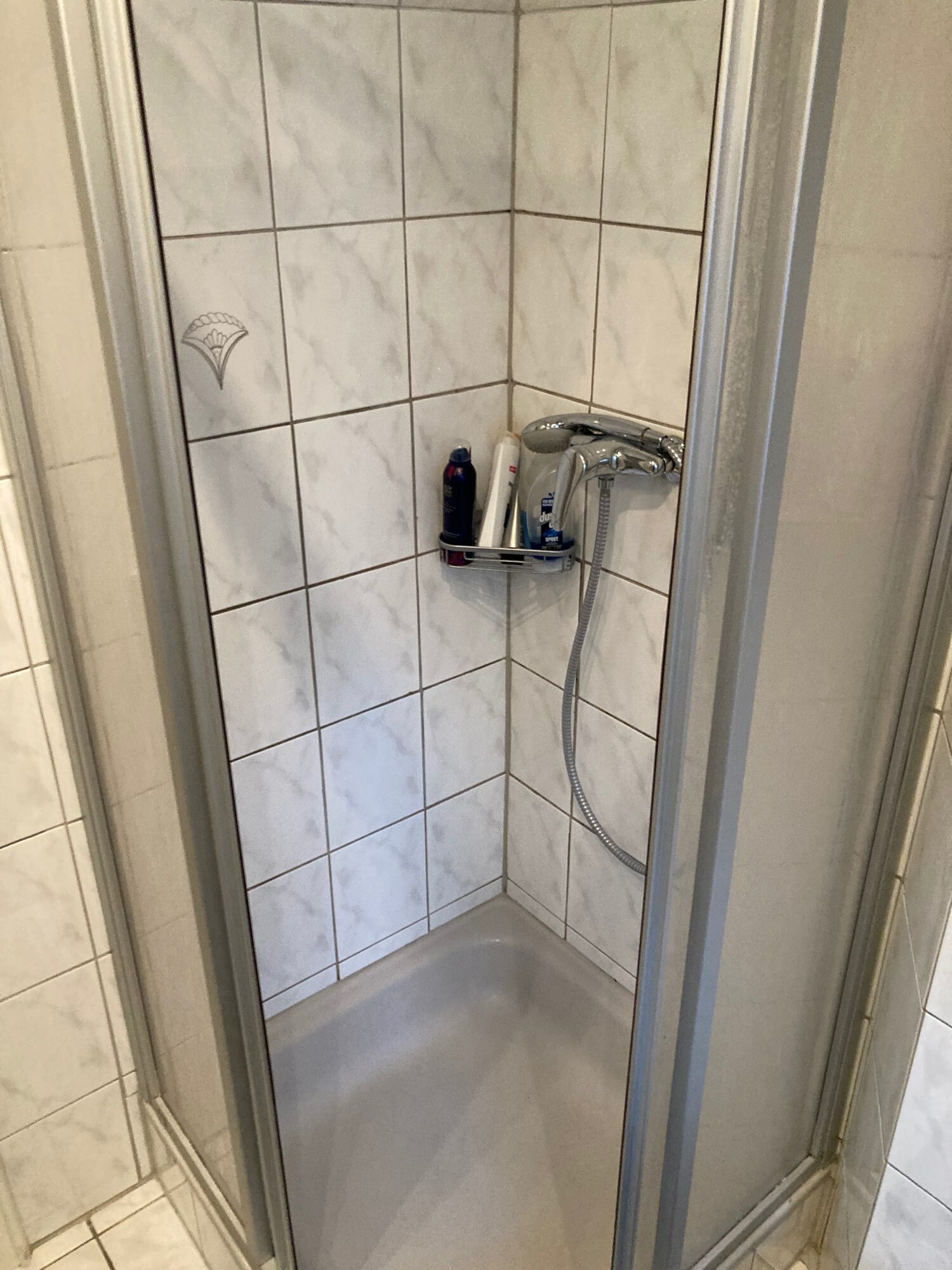 Umbau eines Bades zur Vergrößerung der Dusche in Rheinberg – Vorher Bild 6