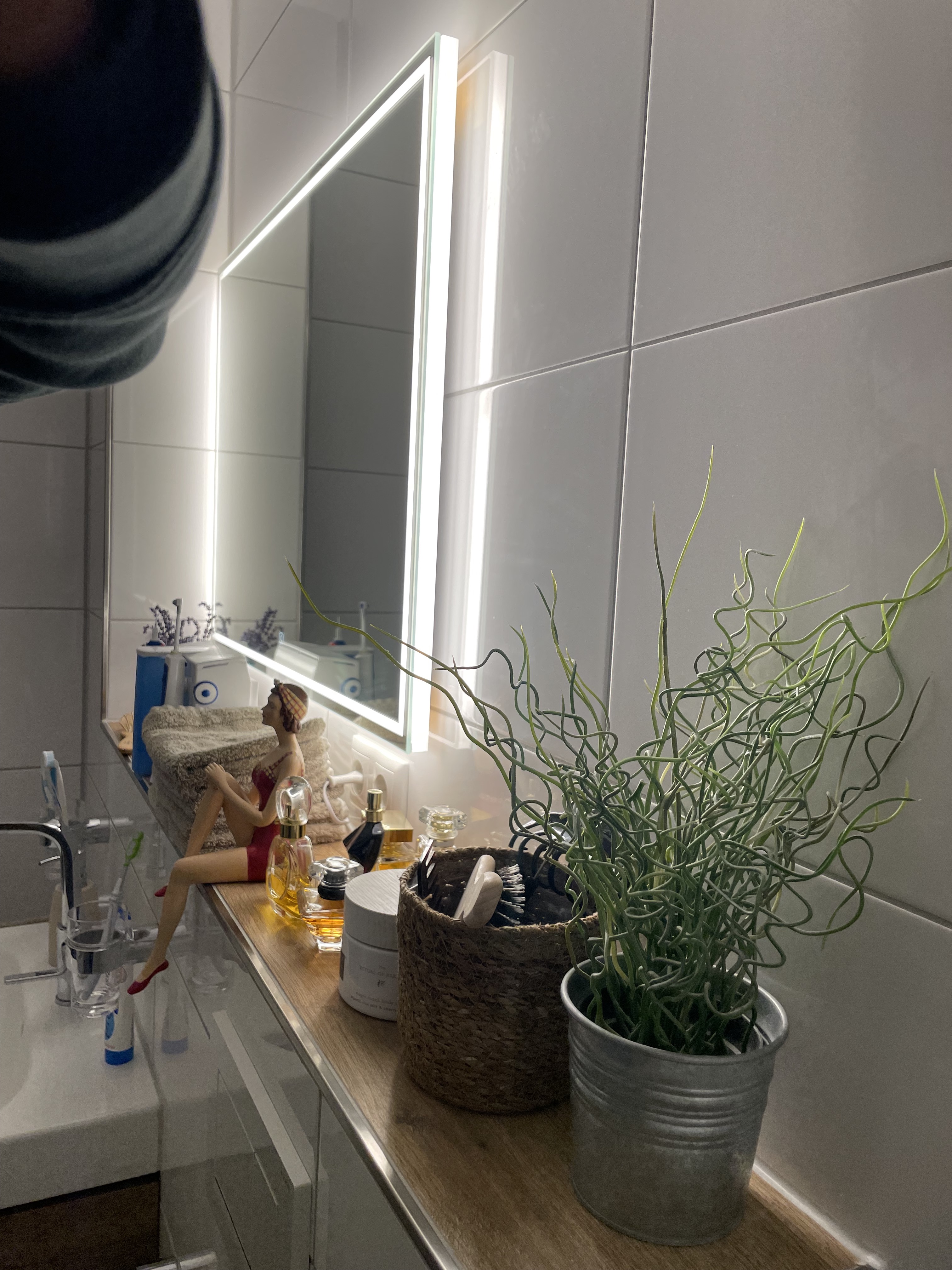 Renovierung eines kleinen Badezimmers in Rheinberg mit Holzfliesen – Nachher Bild 13