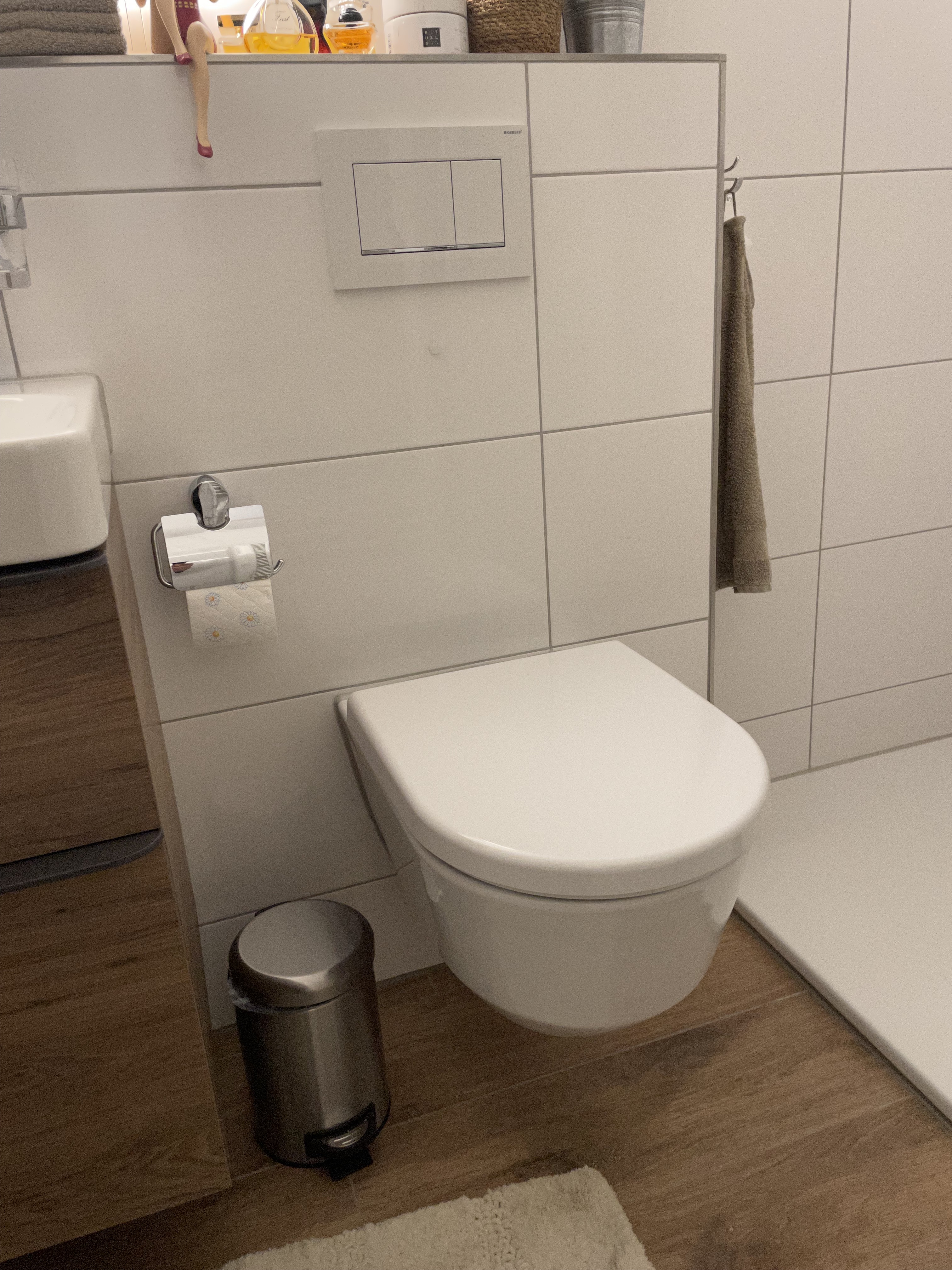 Renovierung eines kleinen Badezimmers in Rheinberg mit Holzfliesen – Nachher Bild 6