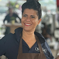 Enthousiaste bedieningsmedewerker van Alvida Catering