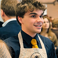 Enthousiaste bedieningsmedewerker van Alvida Catering