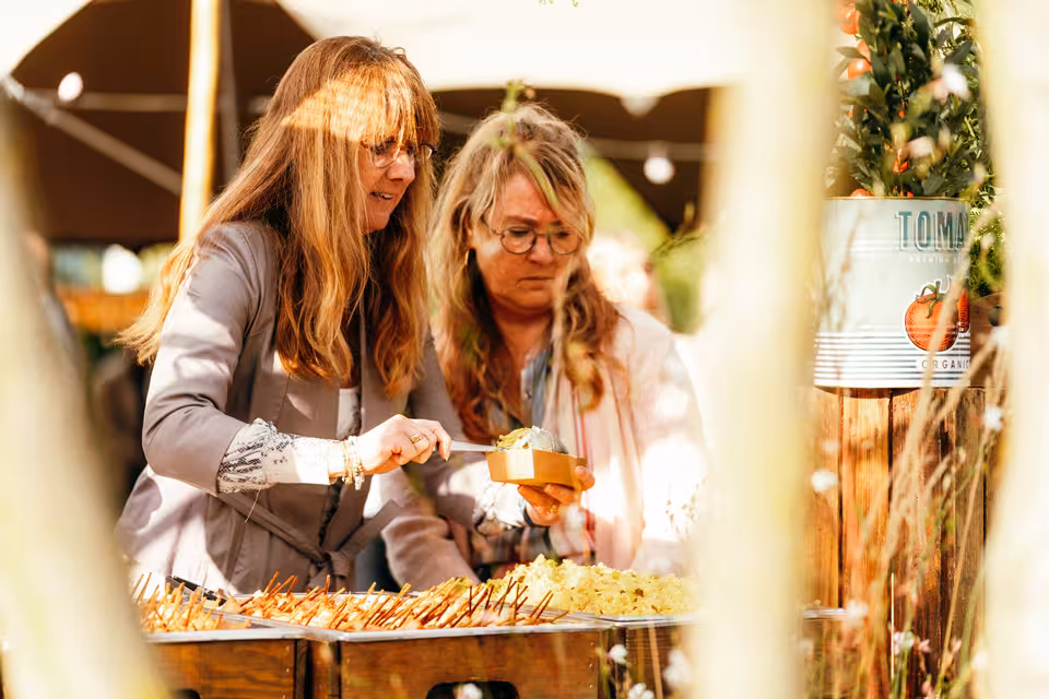 Culinaire catering tijdens verjaardag in de tuin