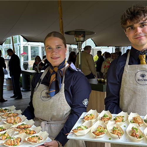 Een uitgebreid diner in verschillende kleine gangen, waarbij uw gasten vrij kunnen bewegen, borrelen en elkaar ontmoeten.