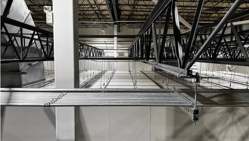 Seamless walkable modular cleanroom ceiling offering superior air-tightness and customizable finishes for controlled environments