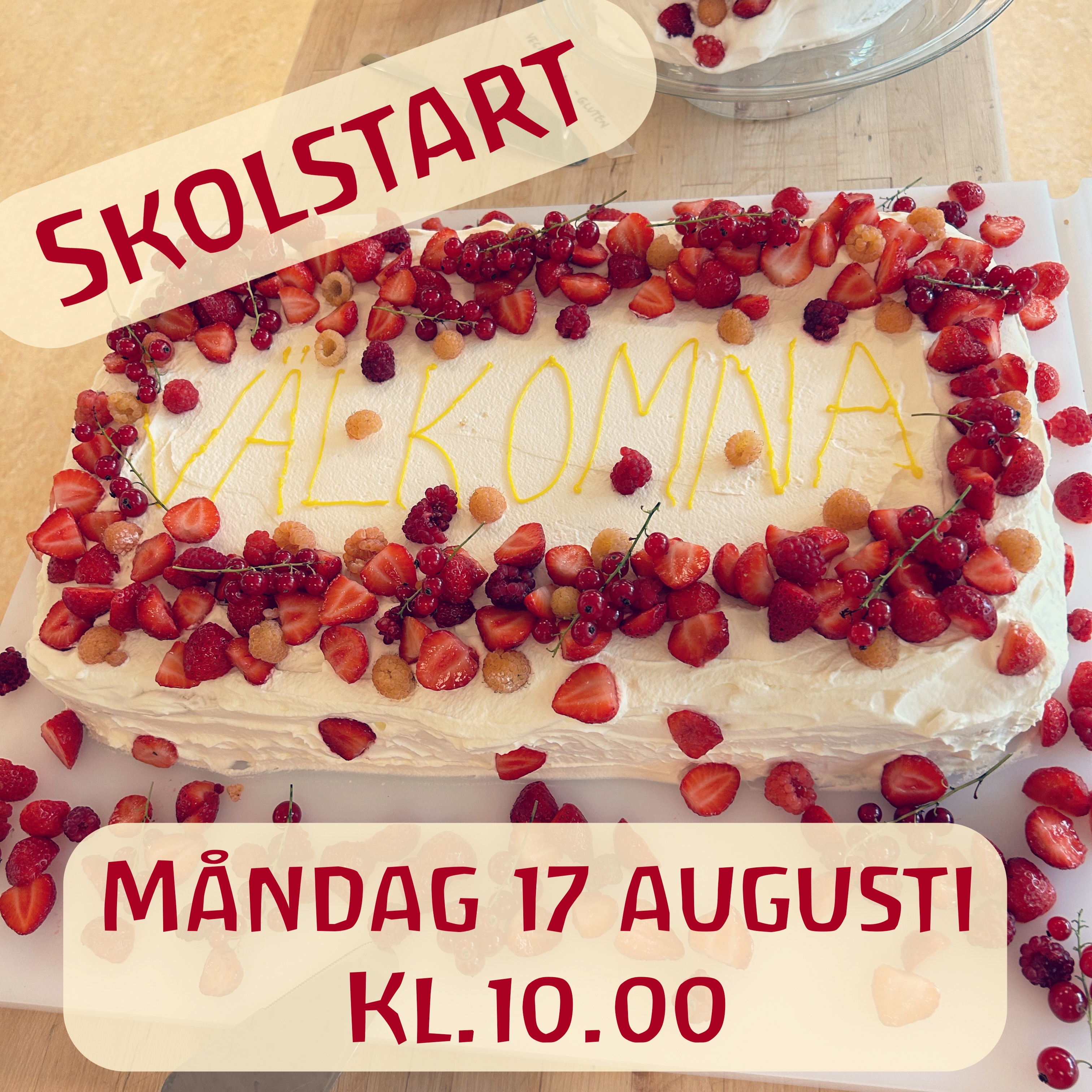 Välkomna tillbaka till skolan! Måndag den 17 augusti är det upprop kl. 10.00 för klasserna 1-9. Fler detaljer om skolstarten är utskickat via vår lärplattform till vårdnadshavares mail och i appen.
Denna tårta och några fler tårtor bjöds skolans och förskolans kollegium på, när de börjat jobba nu med alla förberedelser för våra elever och barn. Bakade av en av våra nya kockar i Waldorfrestaurangen, Tilde, flera av bären från vår skolträdgård! 🍓🌱🍰❤️
Ingen tårta till eleverna första skoldagen, men Waldorfrestaurangen kommer bjuda på god mat och efterrätt på torsdagar, hela läsåret!
Varmt välkomna!
