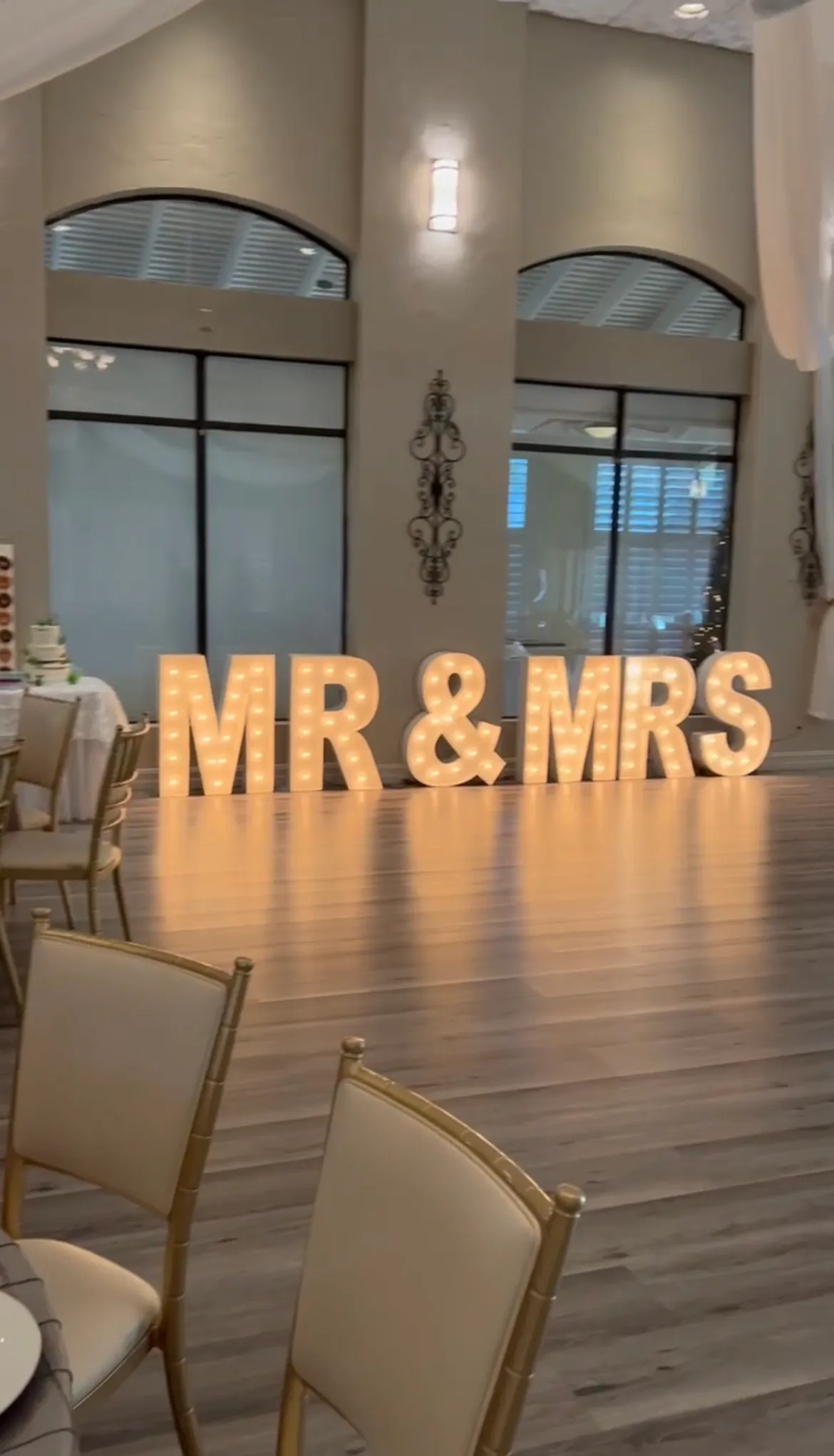 mr and mrs marquee letter rental wedding las vegas
