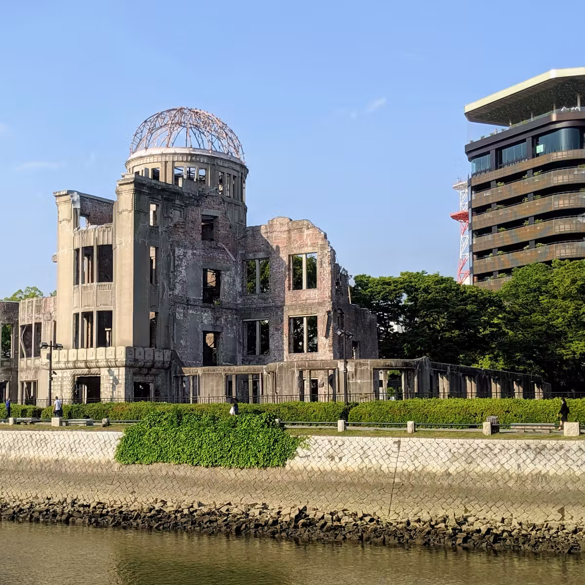 Hiroshima Peace Memorial Park & Museum school tour.