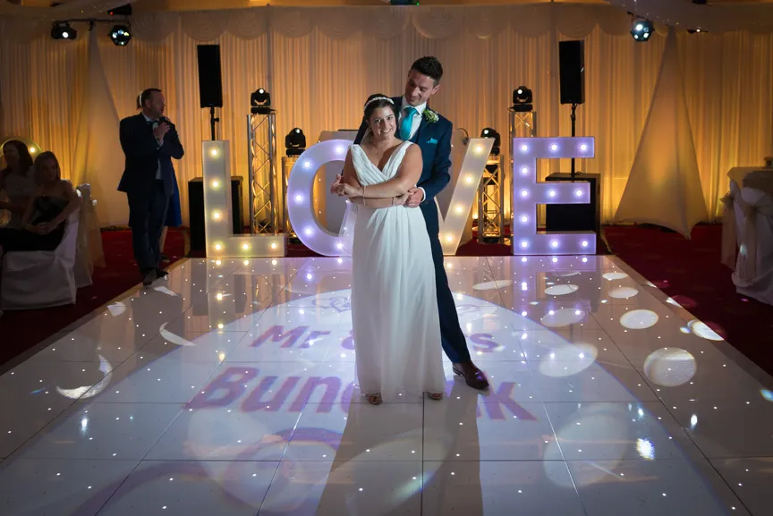 Glen Yr Afon wedding first dance