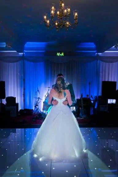 Glen Yr Afon wedding first dance