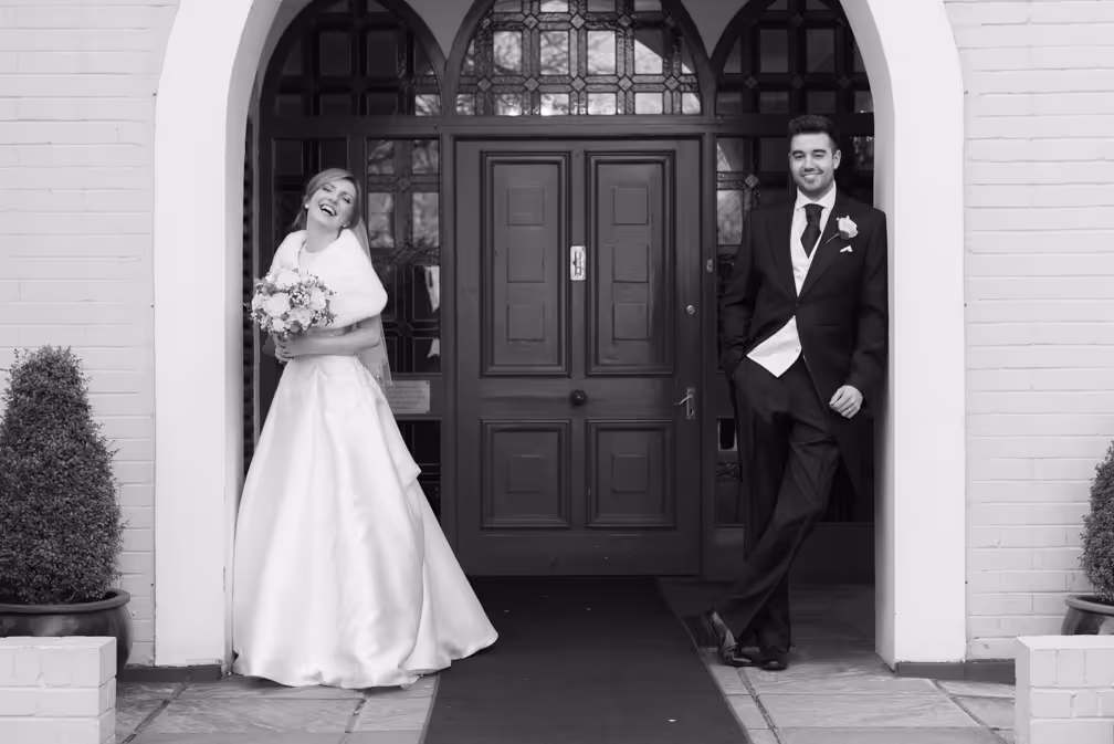 Glen Yr Afon wedding bride & groom in archway