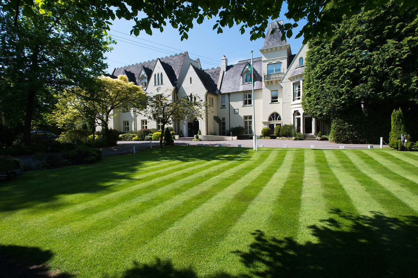 Glen Yr Afon wedding beautiful grounds
