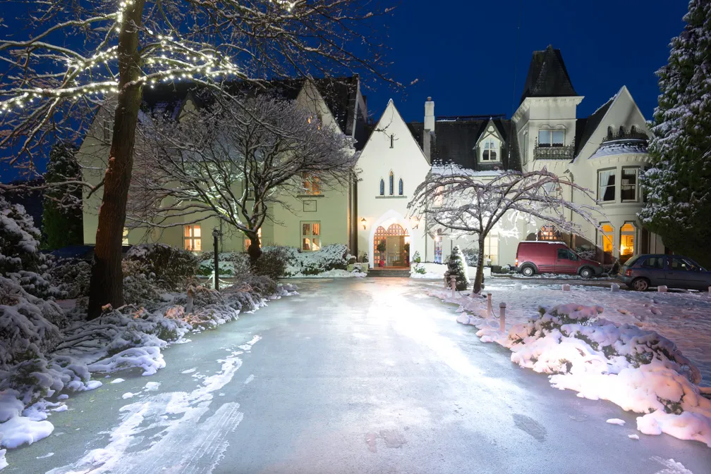Glen Yr Afon winter wedding in snow at night