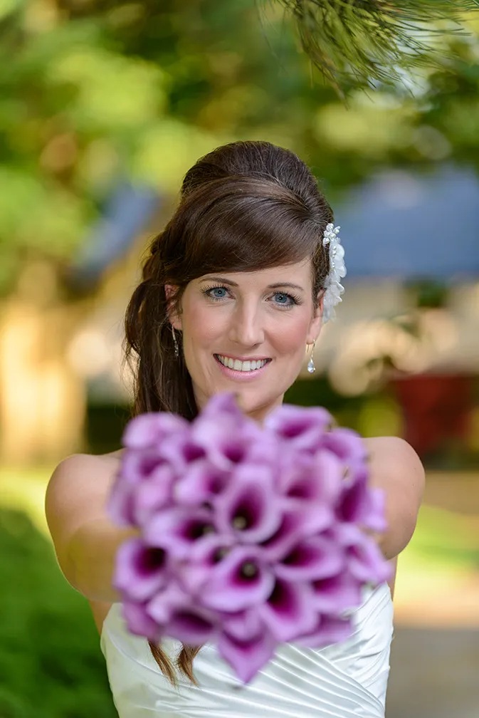 Glen Yr Afon wedding bride and bouquet