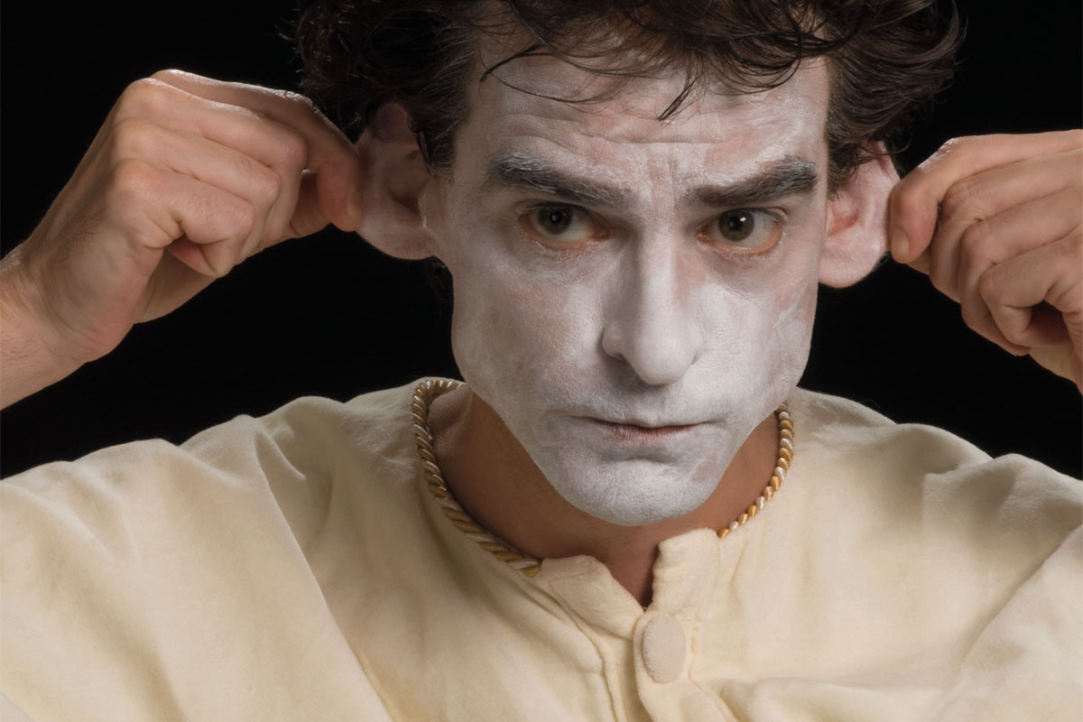 Figures de la mascarade ou la vie passionnante de Félicien