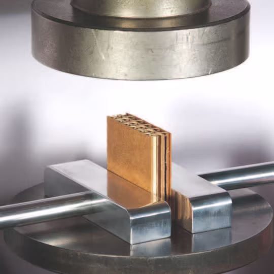 Produccion industrial de cajas de carton corrugado en planta