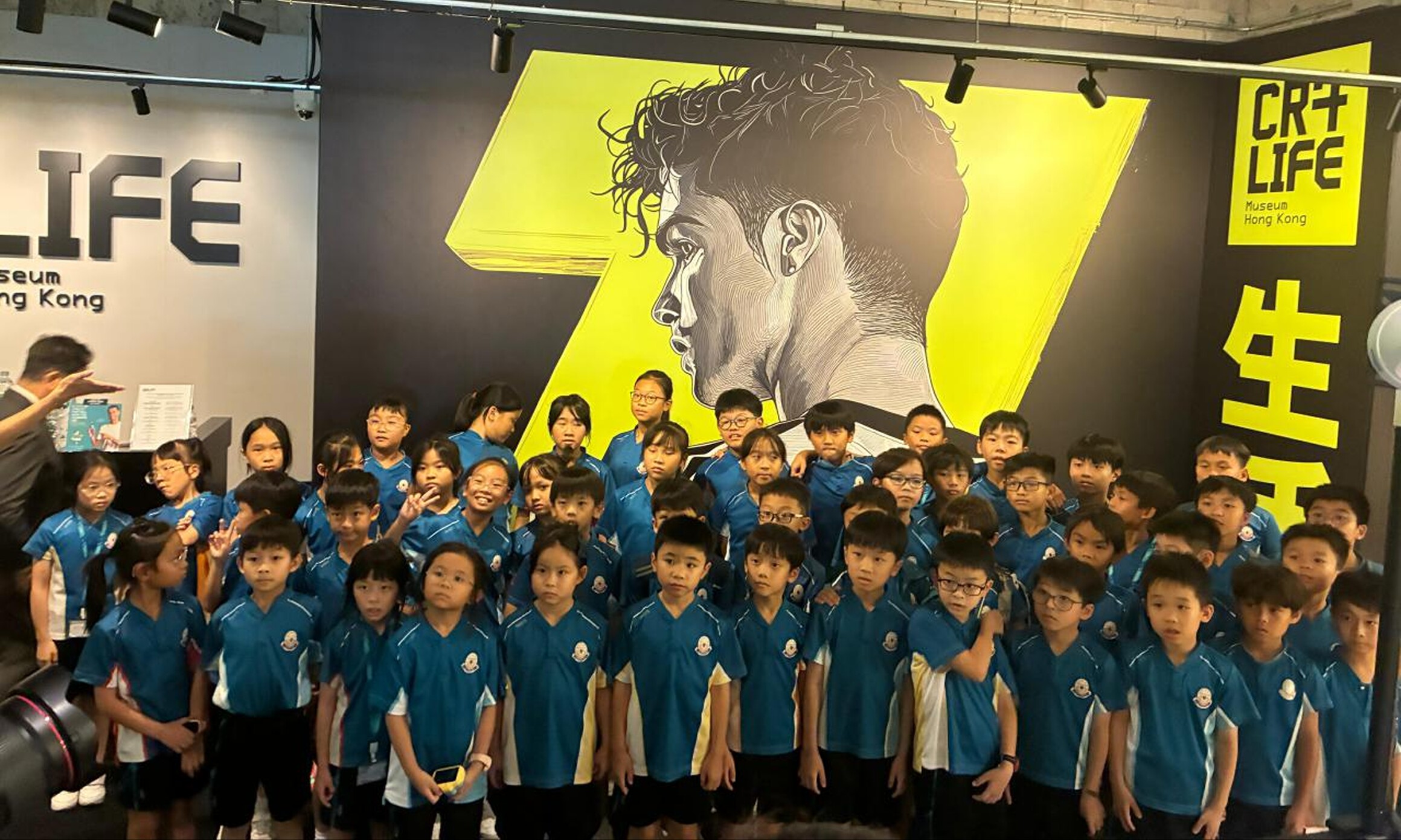 CR7 Life Museum — school group photographed in front of the giant seven mural