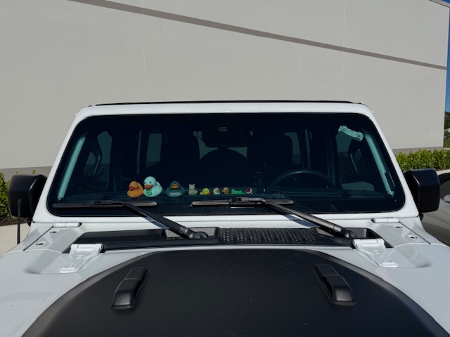 Image of White Jeep after reinstallment of ExoShield ULTRA DIY Windshield protection film installation