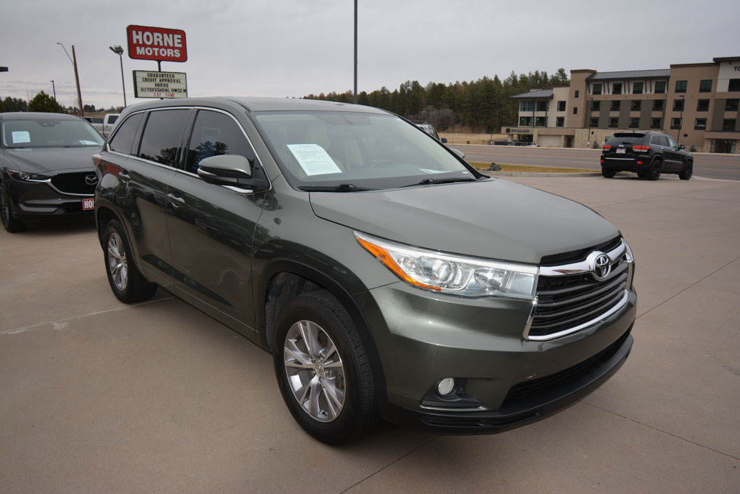 2015 Toyota Highlander LE Plus's photo