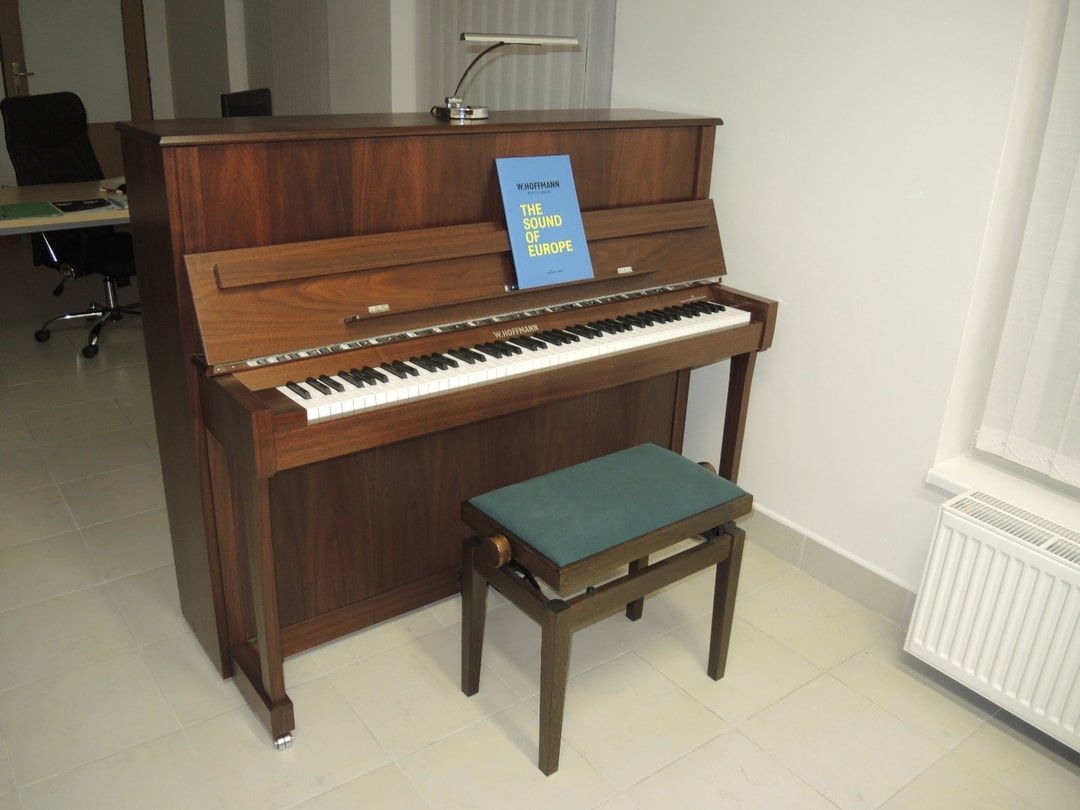 Nové pianino W.Hoffmann T122