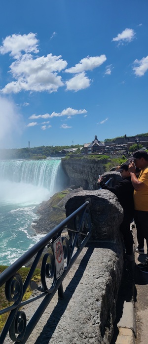 Niagara Falls Tourist