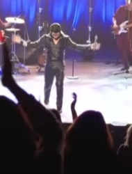 Elvis festival performance