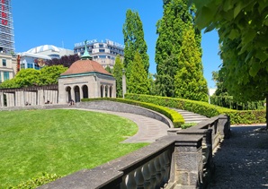 The Oakes Garden Theater