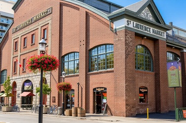 Exterior hot of a building in Toronto